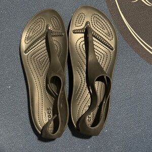 Crocs Serena flip sandal